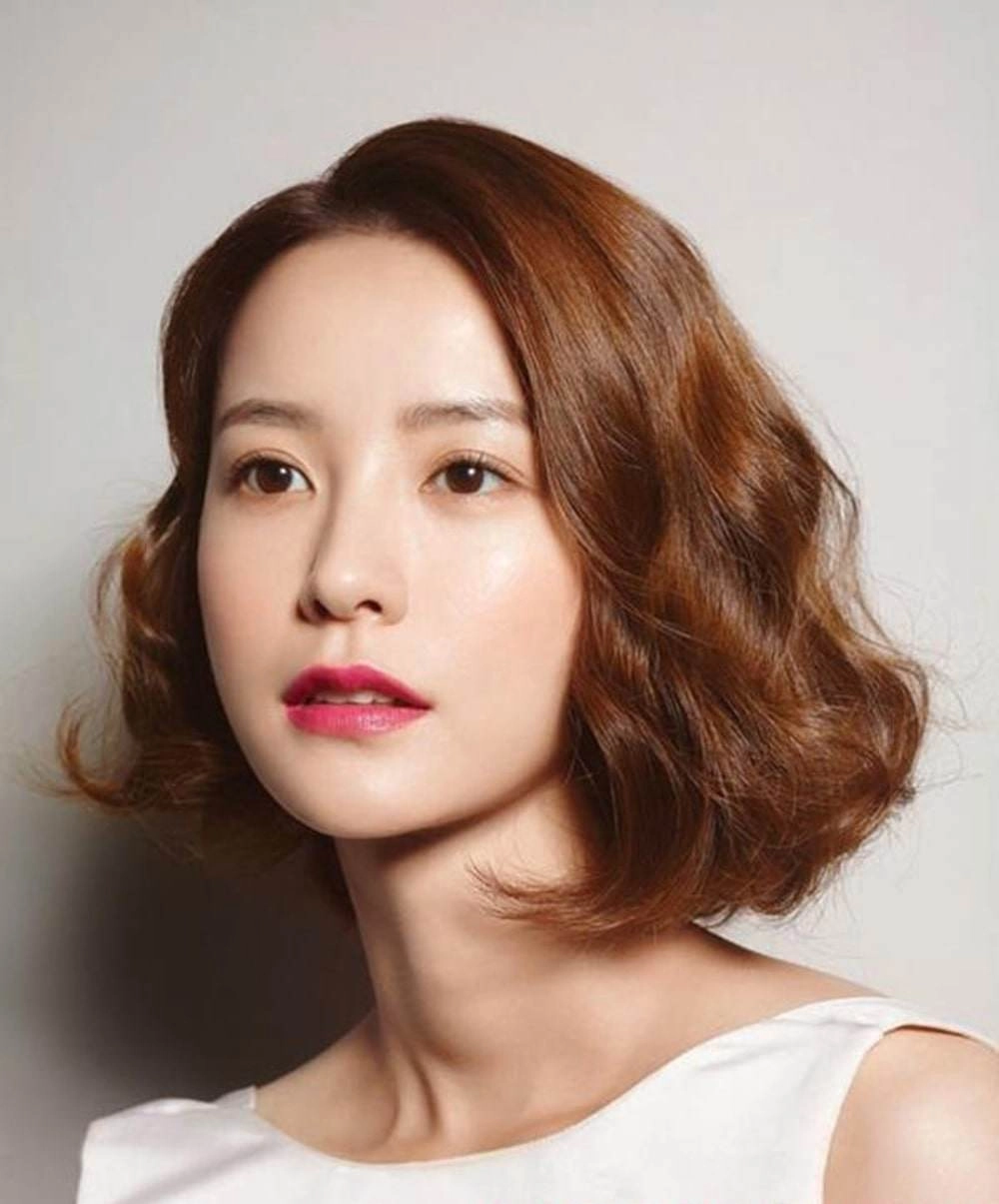 Diện tóc bob xoăn thời thượng nàng trẻ ra vài tuổi thăng hạng nhan sắc khí chất vùn vụt tăng - 1