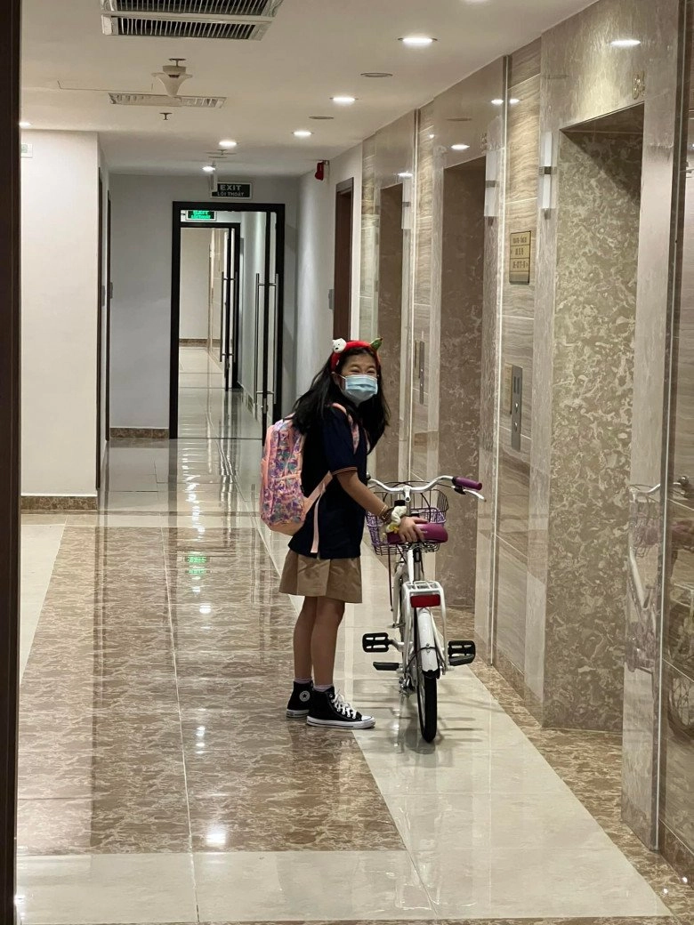 Diễn viên huy khánh khoe con gái 10 tuổi đã bắt đầu tự lập thích tự đạp xe đi học - 2