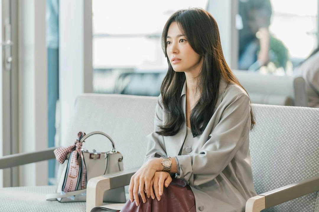 Diễn xuất nhạt nhòa nhưng những mẫu áo khoác của song hye kyo vẫn nhanh chóng bốc hơi khỏi kệ - 2