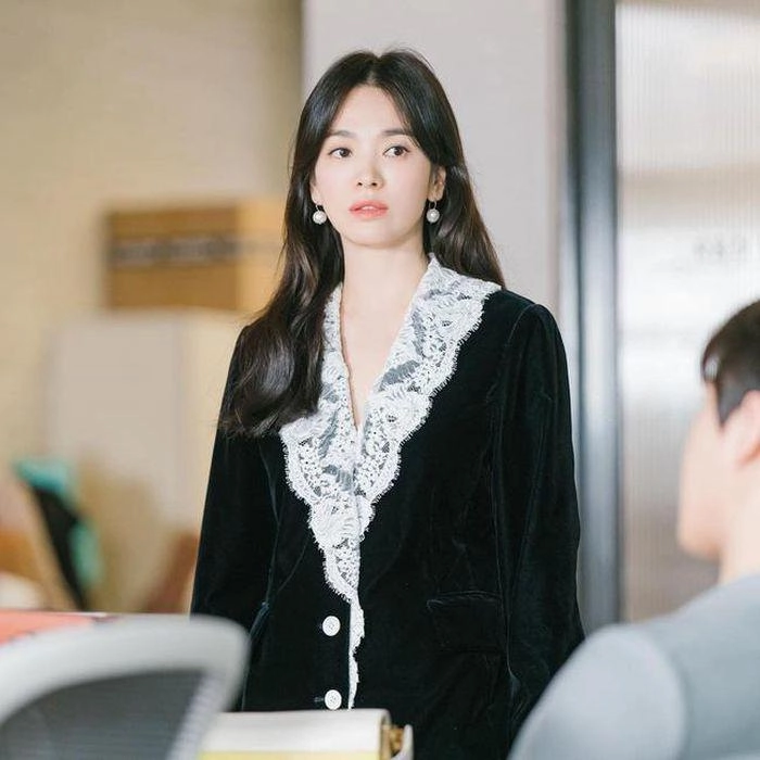 Diễn xuất nhạt nhòa nhưng những mẫu áo khoác của song hye kyo vẫn nhanh chóng bốc hơi khỏi kệ - 13