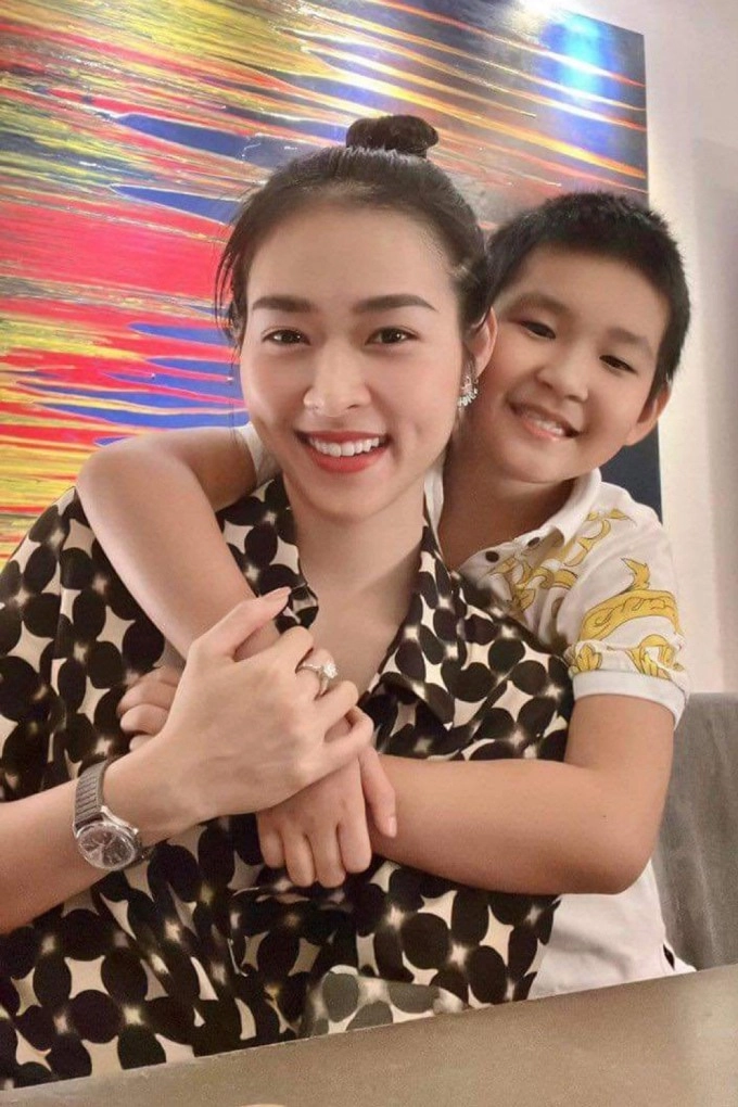 Diệp bảo ngọc 20 tuổi có con với thành đạt giờ làm mẹ đơn thân trong biệt thự 100m2 có 3 công ty lớn - 1