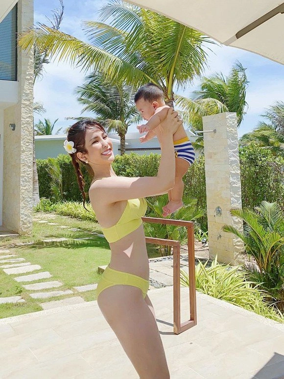 Diệp lâm anh diện bikini đưa con đi chơi lễ nhìn kỹ vòng 1 mẹ bỉm ai cũng xuýt xoa - 6