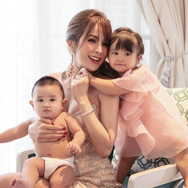 Diệp lâm anh từng bị nghi đập mặt xây lại nhìn nhan sắc 2 nhóc tỳ mới rõ sự thật - 13