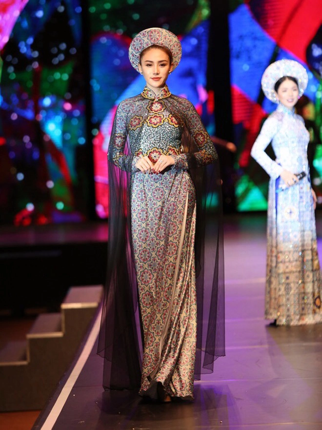 Diệu huyền sang tận trời tây khoe eo thon với áo dài - 8