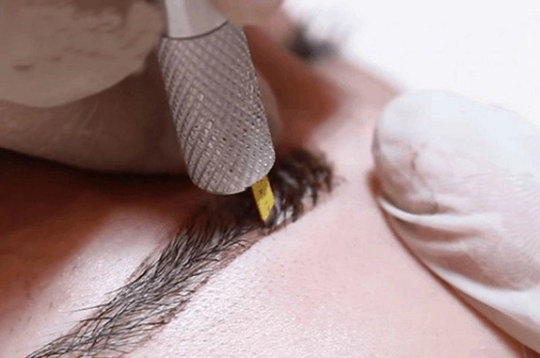 Điêu khắc chân mày con dao hai lưỡi có thể làm vẻ đẹp của bạn tan biến - 1