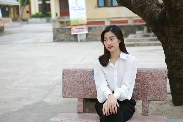 Đỗ mỹ linh lần đầu lộ diện sau tin được cầu hôn diện set đồ trẻ như nữ sinh - 8