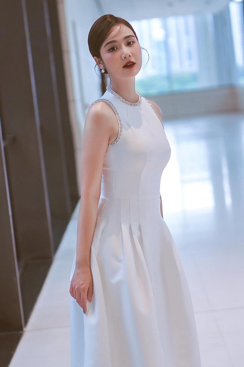 Đọ sắc hồng diễmbạn gái màn ảnh của đình tú mặc lấp ló quần trong vẫn sành điệu - 9