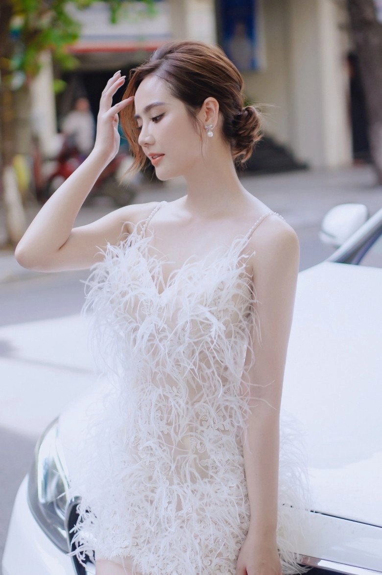 Đọ sắc hồng diễmbạn gái màn ảnh của đình tú mặc lấp ló quần trong vẫn sành điệu - 11