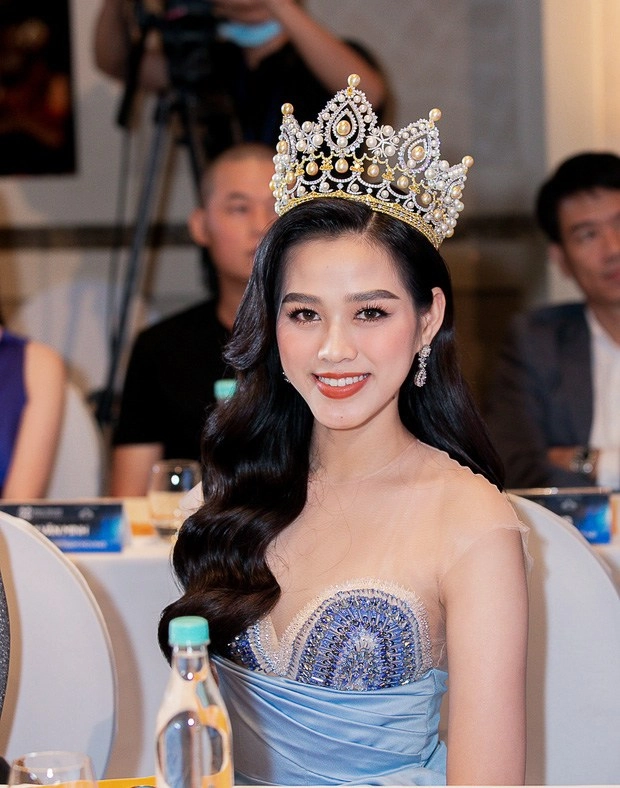 Đỗ thị hà đánh má hồng quá tay vẫn được khen màu son quyền lực lên ngôi trên ghế nóng - 6