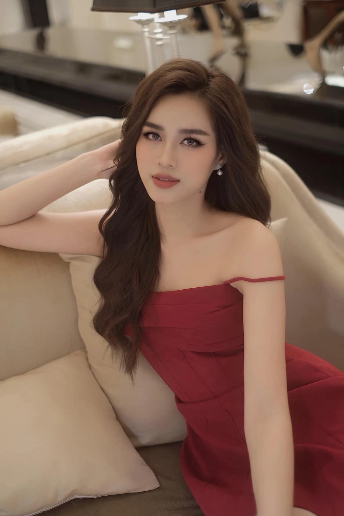 Đỗ thị hà diện váy buông lơi khoe nhan sắc như tranh vẽ trước thềm chung kết miss world - 2