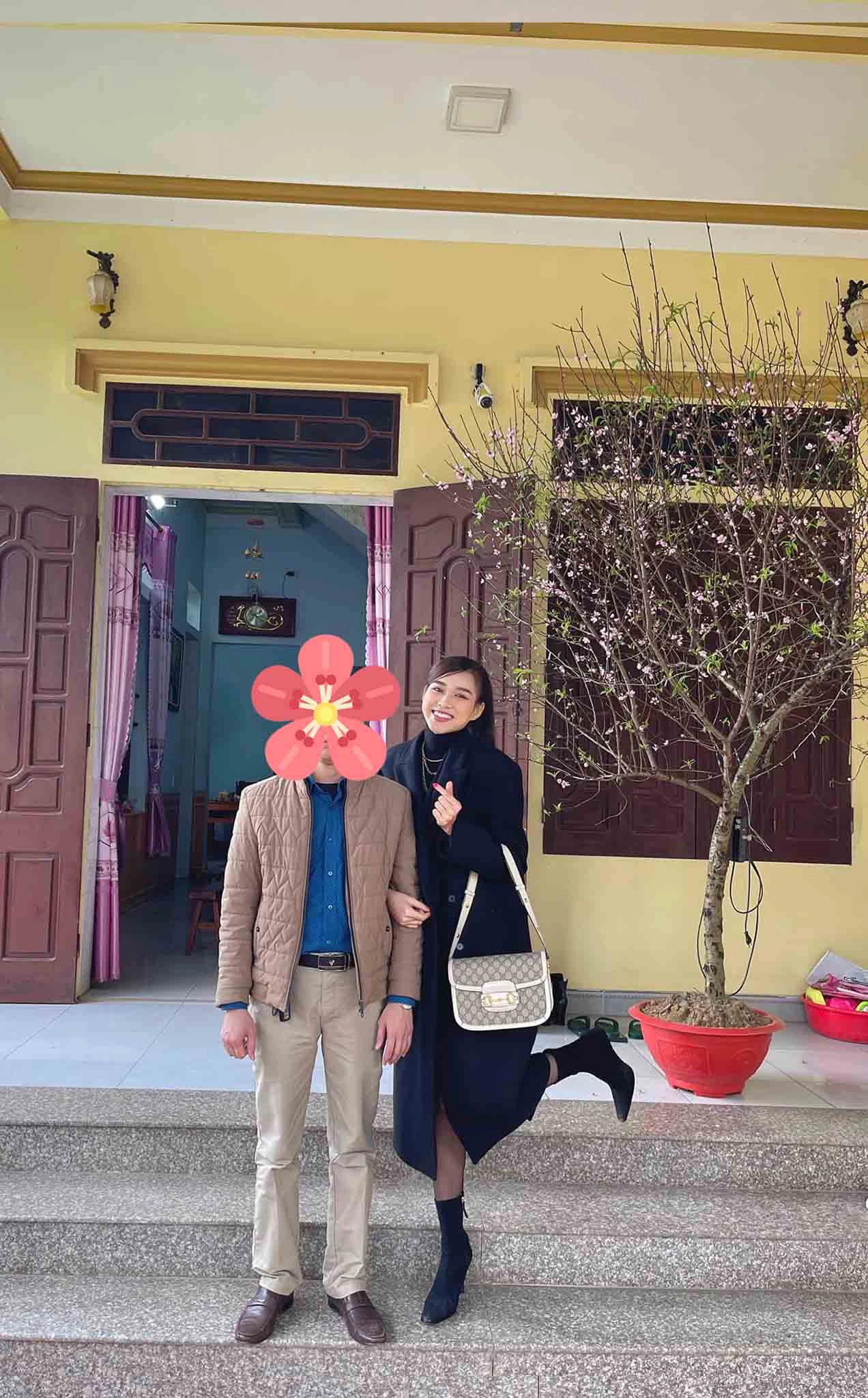 Đỗ thị hà trút bỏ xiêm y hoa hậu diện đồ chuẩn fashionista về chơi tết nhưng bị nhắc nhở - 1