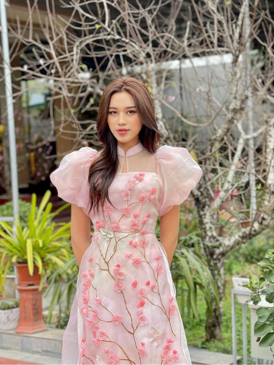 Đỗ thị hà trút bỏ xiêm y hoa hậu diện đồ chuẩn fashionista về chơi tết nhưng bị nhắc nhở - 9