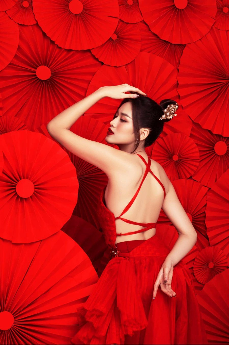 Đỗ thị hà trút bỏ xiêm y hoa hậu diện đồ chuẩn fashionista về chơi tết nhưng bị nhắc nhở - 11