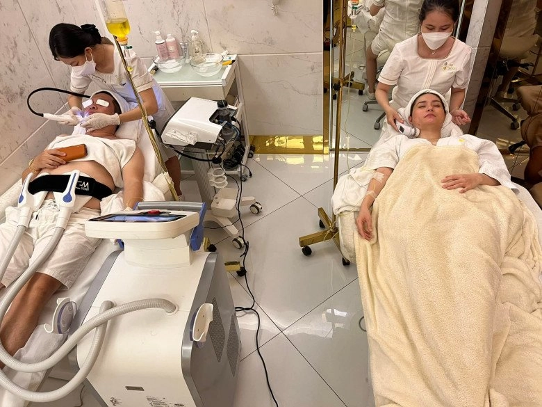 Đoàn di băng khoe sắc gợi cảm bên mẹ chồng 68 tuổi cđm vào xin vía trẻ đẹp - 9
