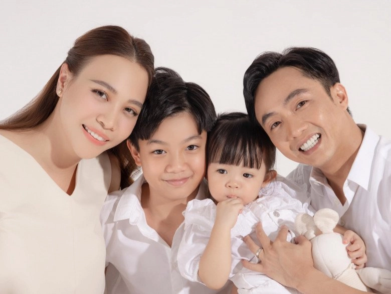 Đợi 10 năm mới có thêm ái nữ cường đôla liên tục tặng quà con đàm thu trang trị giá cả gia tài - 1