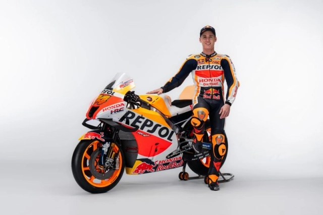 Đội đua repsol honda motogp 2022 lộ diện với ngoại hình hoàn toàn mới - 13