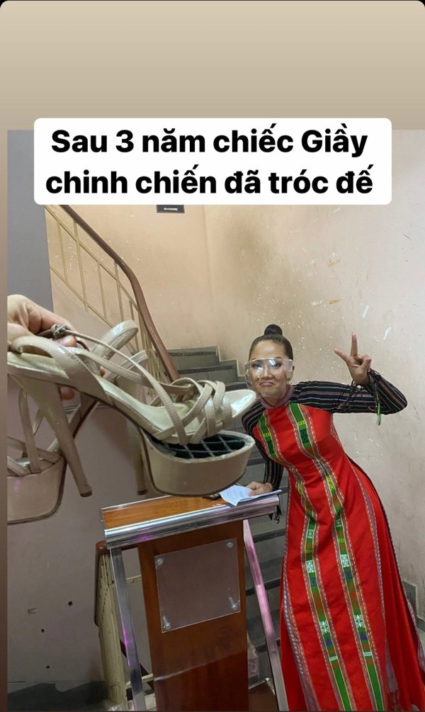 Đôi giày tâm linh giúp hhen niê đăng quang 3 năm trước nay còn đâu - 3