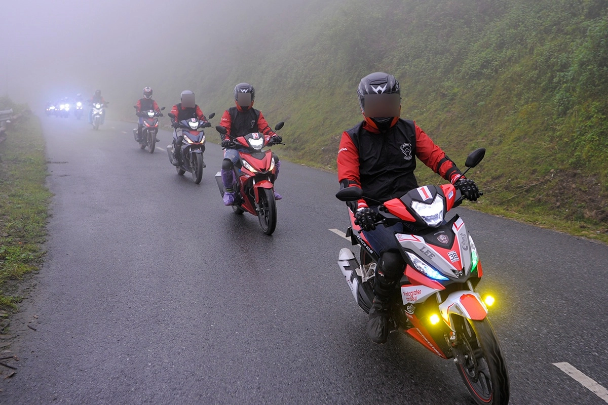 Dồn số - kỹ năng chạy xe côn tay giúp bạn an toàn lúc trời mưa - 3