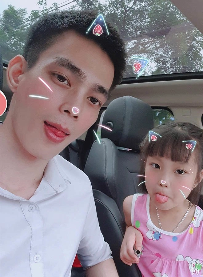 Đơn thân nuôi con ông bố hà nội ngồi xe lăn được hotgirl bế lên xe 3 tỷ mỗi ngày - 5