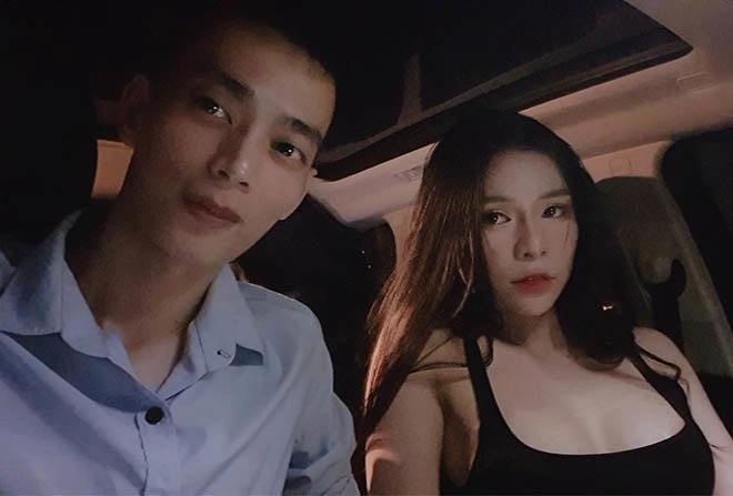 Đơn thân nuôi con ông bố hà nội ngồi xe lăn được hotgirl bế lên xe 3 tỷ mỗi ngày - 8