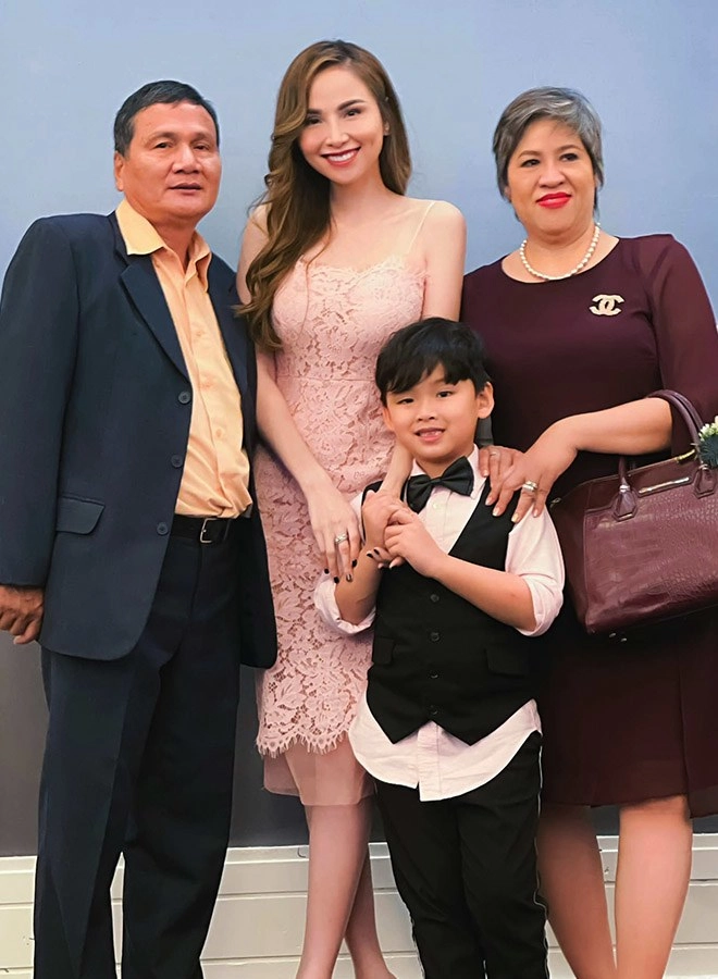 Đơn thân nuôi con trai 6 tuổi hh diễm hương ra đường trai trẻ vẫn gọi em ngọt xớt - 7