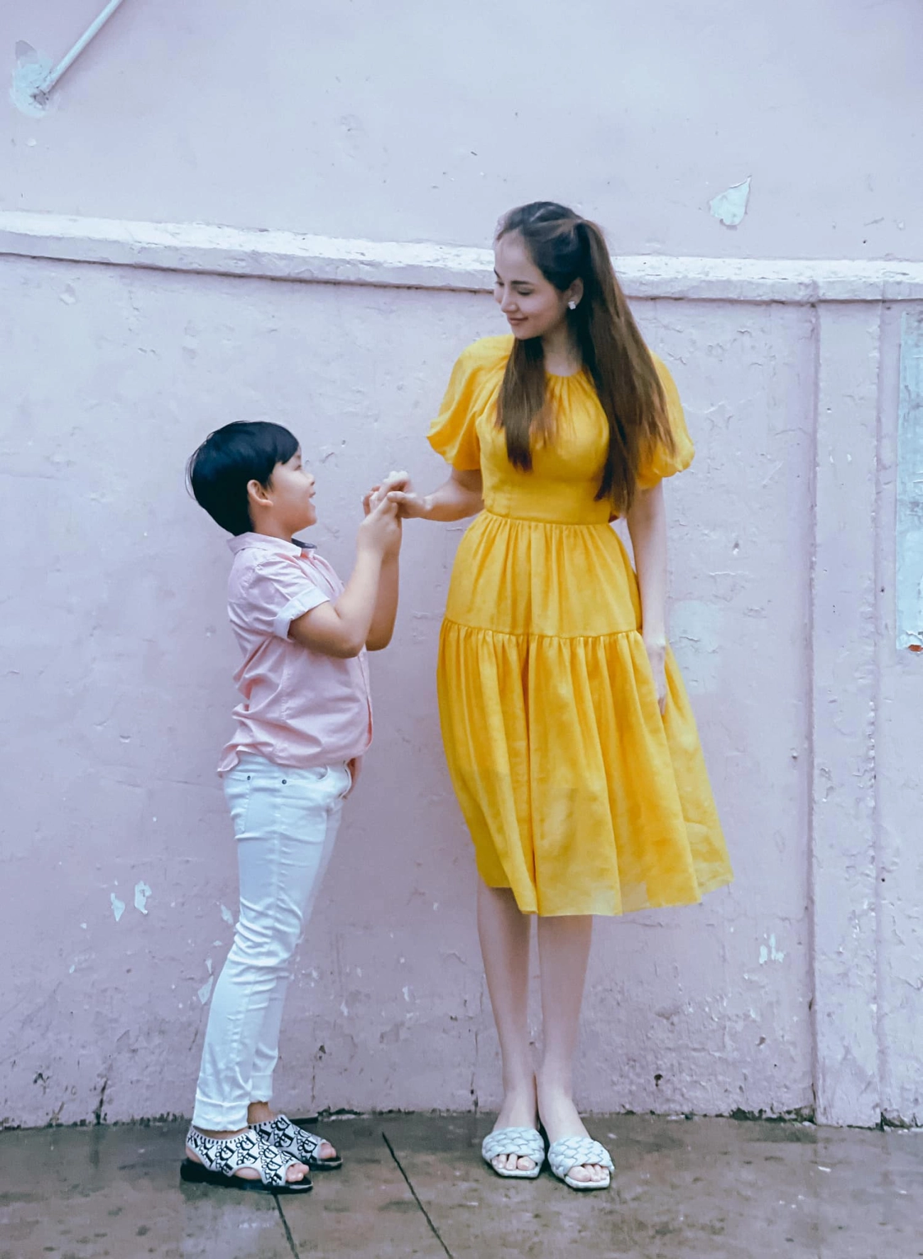 Đơn thân nuôi con trai 6 tuổi hh diễm hương ra đường trai trẻ vẫn gọi em ngọt xớt - 8