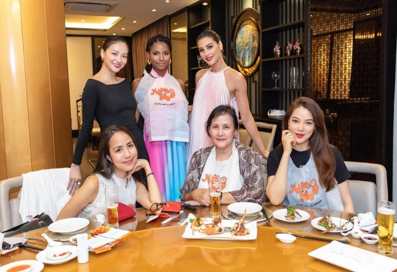 Đón tiếp 2 miss earth quốc tế trương ngọc ánh lẫn phương khánh khiêm tốn chọn tông đen - 3