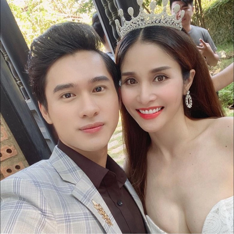 Đóng chung phim bị trai kém 8 tuổi cưa đổ thảo trang tiếng sét trong mưa có con viên mãn - 3