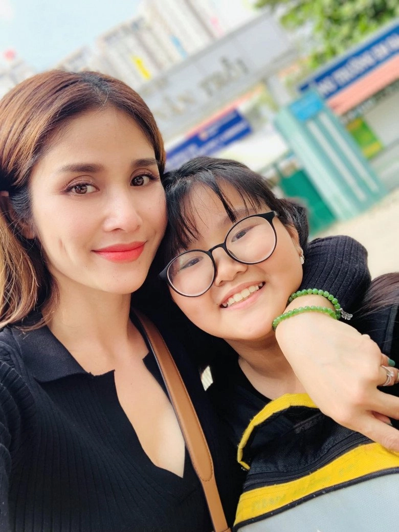 Đóng chung phim bị trai kém 8 tuổi cưa đổ thảo trang tiếng sét trong mưa có con viên mãn - 10