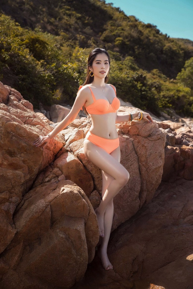 Đồng hương thanh hoá của đỗ thị hà khoe chiếc eo nổi cơ trong bộ ảnh áo tắm miss world việt nam 2022 - 2