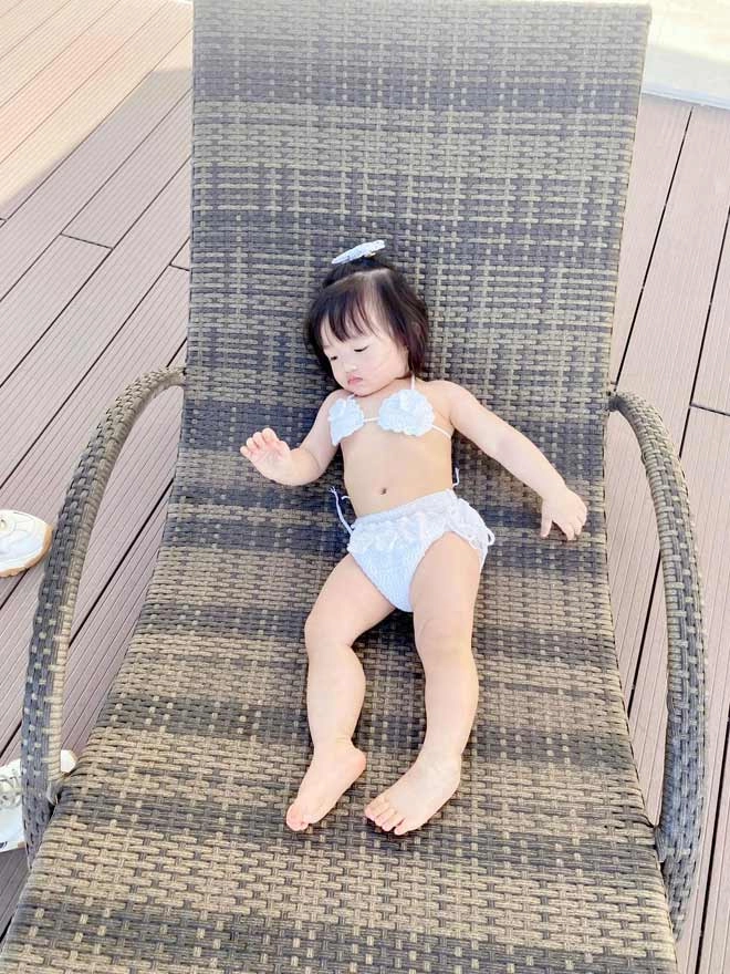 Đông nhi định cho con gái thi hoa hậu tương lai 1 tuổi đã tập khoe dáng với bikini - 2
