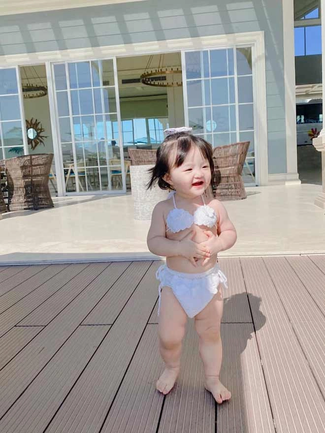 Đông nhi định cho con gái thi hoa hậu tương lai 1 tuổi đã tập khoe dáng với bikini - 5