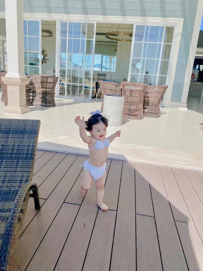 Đông nhi định cho con gái thi hoa hậu tương lai 1 tuổi đã tập khoe dáng với bikini - 6