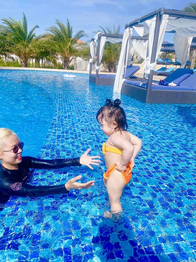 Đông nhi định cho con gái thi hoa hậu tương lai 1 tuổi đã tập khoe dáng với bikini - 8