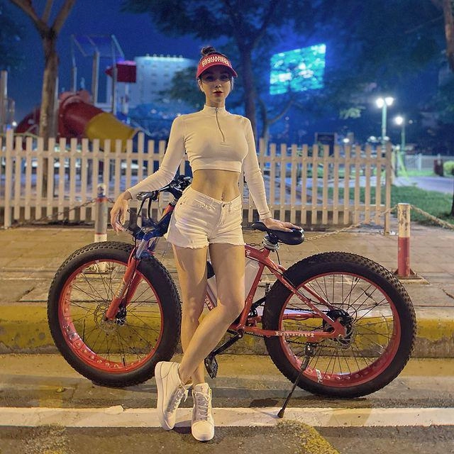 Dù đã 2 con diệp lâm anh tự tin diện áo ngắn khoe bụng múi đẹp mê - 1