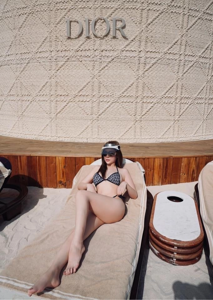 Du lịch dubai huyền baby mặc bikini nghìn đô đụng hàng tỷ phú mỹ gốc việt vẫn ăn đứt - 4