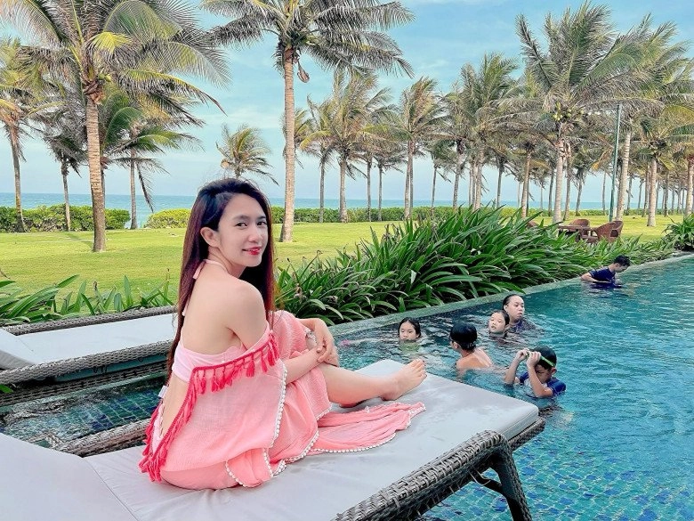Dự tiệc cưới đẹp ngang ngửa cô dâu ít người nghĩ vợ lý hải ở nhà tự chăm 4 con - 10