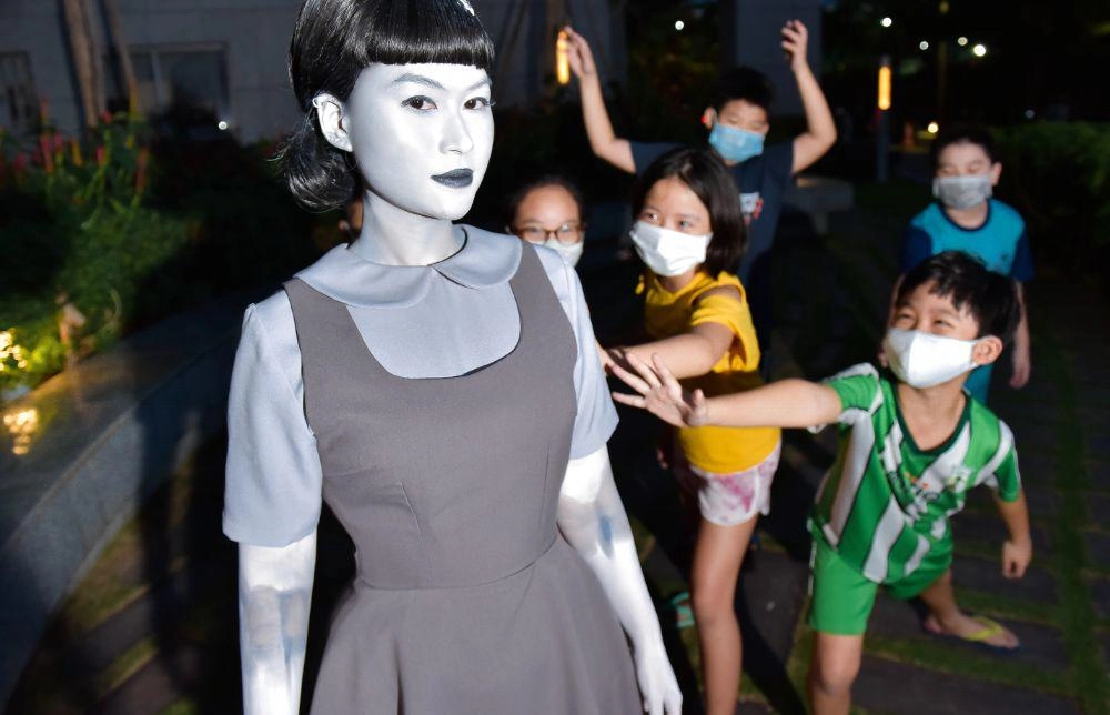 Đu trend hoá trang halloween nếu tẩy trang như này làn da khóc thét già đi vài tuổi - 1