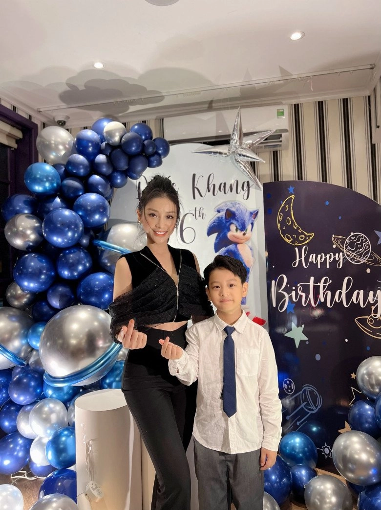 Đưa con khai giảng mẹ đơn thân hà nội nổi bật nhất sân trường nhiều máy ảnh cũng giơ lên chụp lén - 11