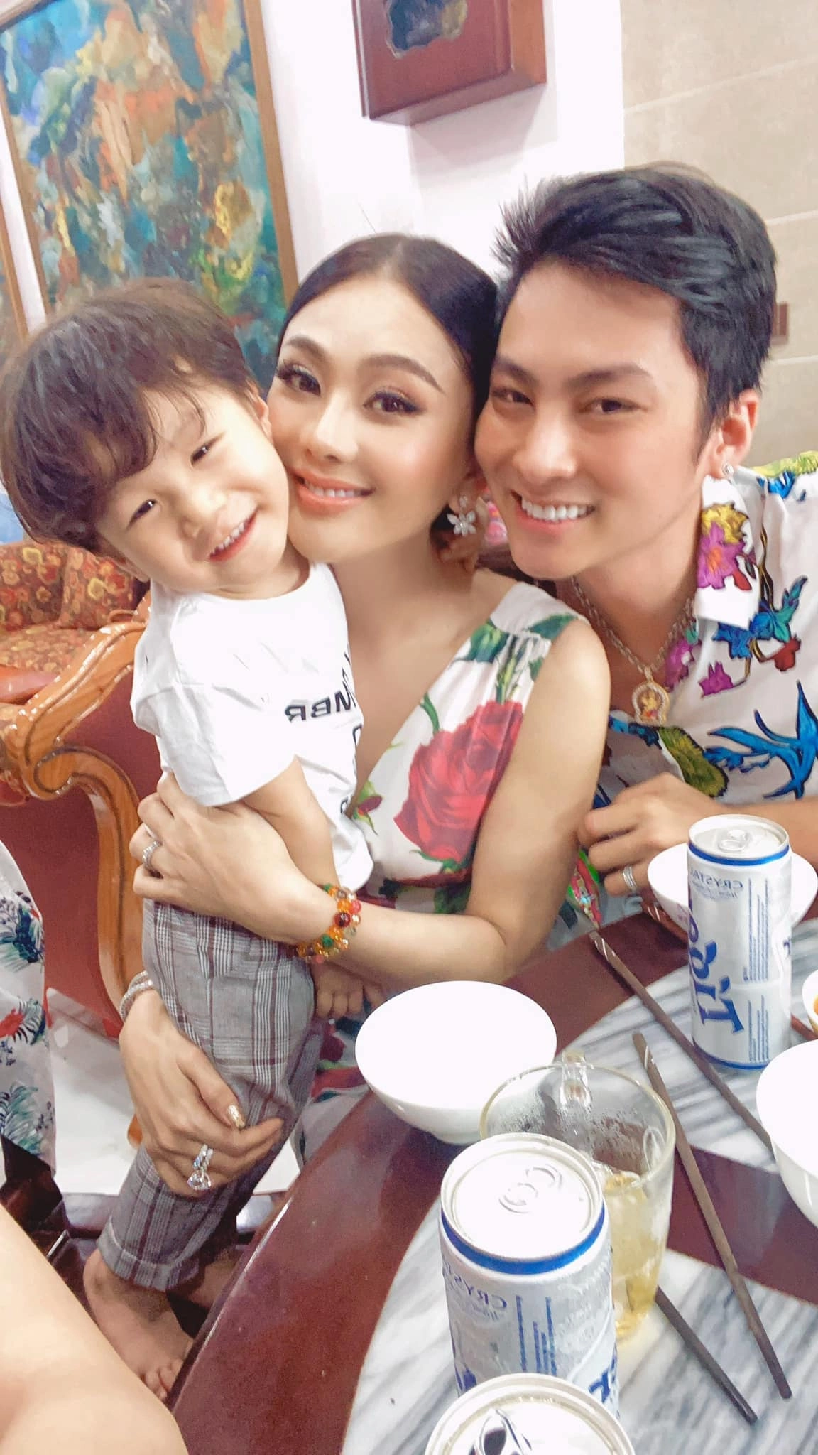 Đứa trẻ lâm khánh chi tốn 1 tỷ nhờ người đẻ hộ càng lớn càng đẹp toàn dùng đồ hiệu - 11