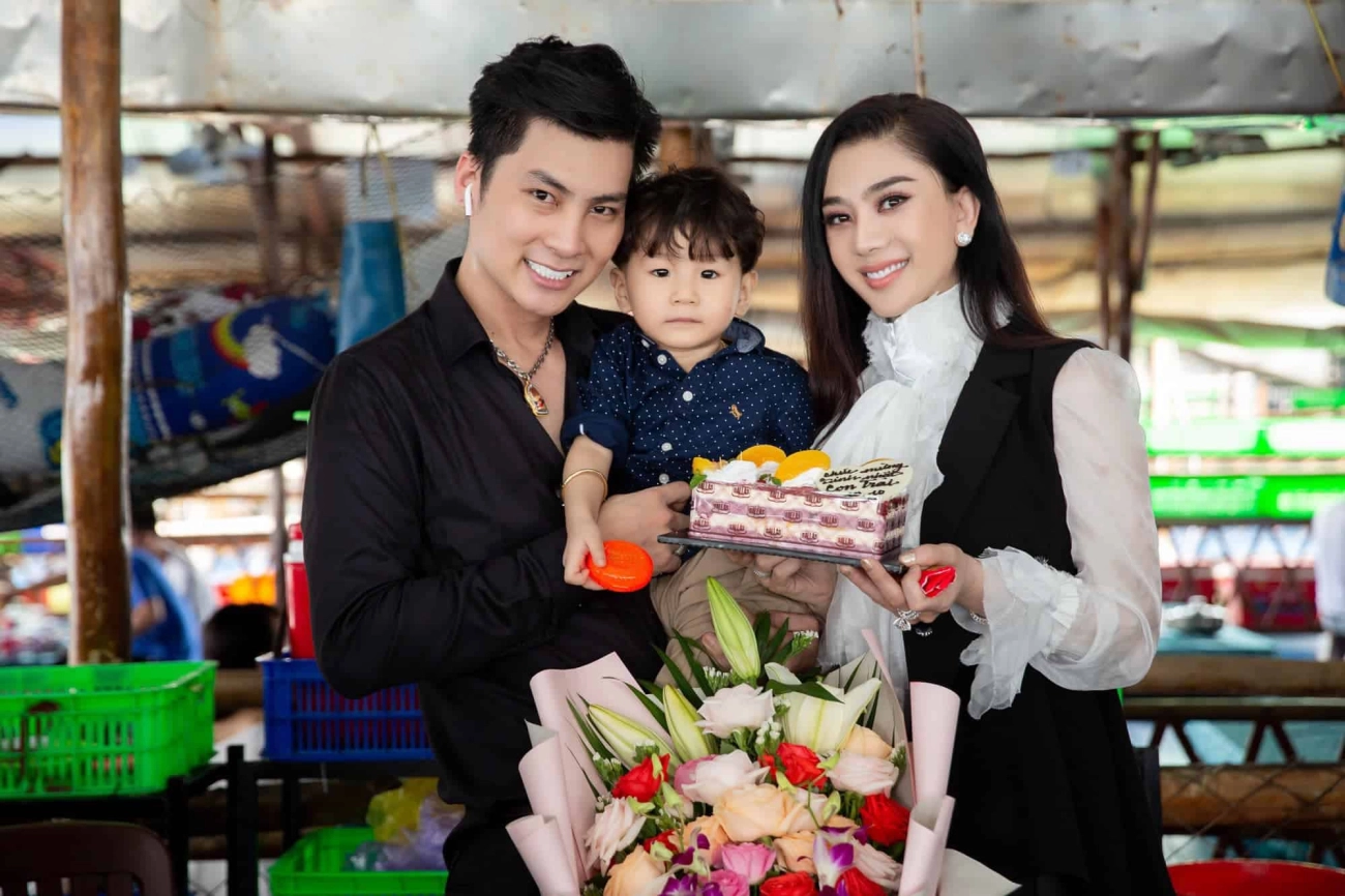 Đứa trẻ lâm khánh chi tốn 1 tỷ nhờ người đẻ hộ càng lớn càng đẹp toàn dùng đồ hiệu - 17