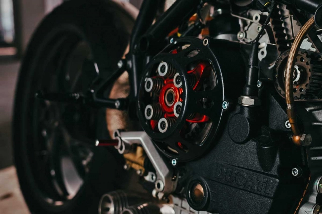 Ducati 749 độ phong cách cafe racer tàn bạo với thời gian 3 năm - 1