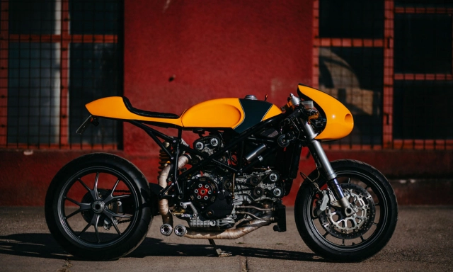 Ducati 749 độ phong cách cafe racer tàn bạo với thời gian 3 năm - 3