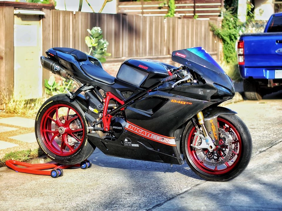 Ducati 848 evo độ nổi bật với full áo sợi carbon đẹp mê hồn - 1
