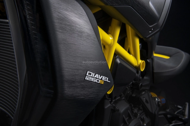 Ducati công bố phiên bản đặc biệt - diavel 1260 s black and steel 2022 - 17