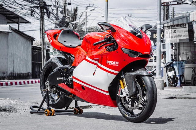 Ducati desmosedici d16rr - mẫu xe trong mơ của nhiều người - 1