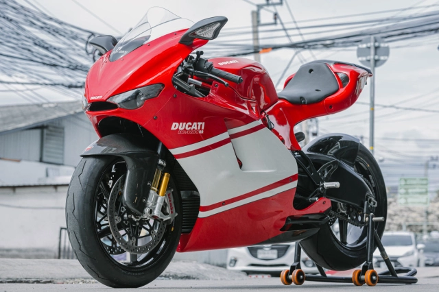 Ducati desmosedici d16rr - mẫu xe trong mơ của nhiều người - 3