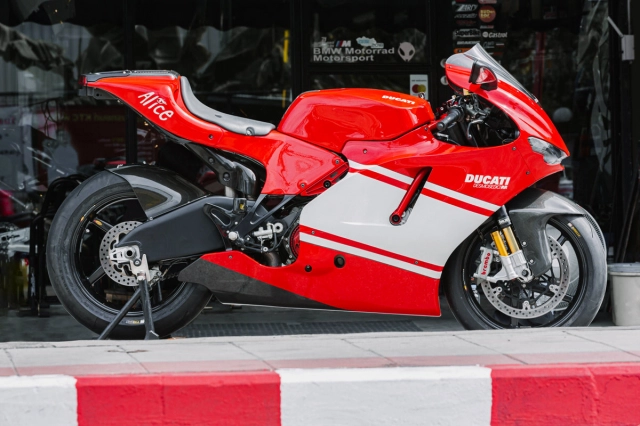 Ducati desmosedici d16rr - mẫu xe trong mơ của nhiều người - 4