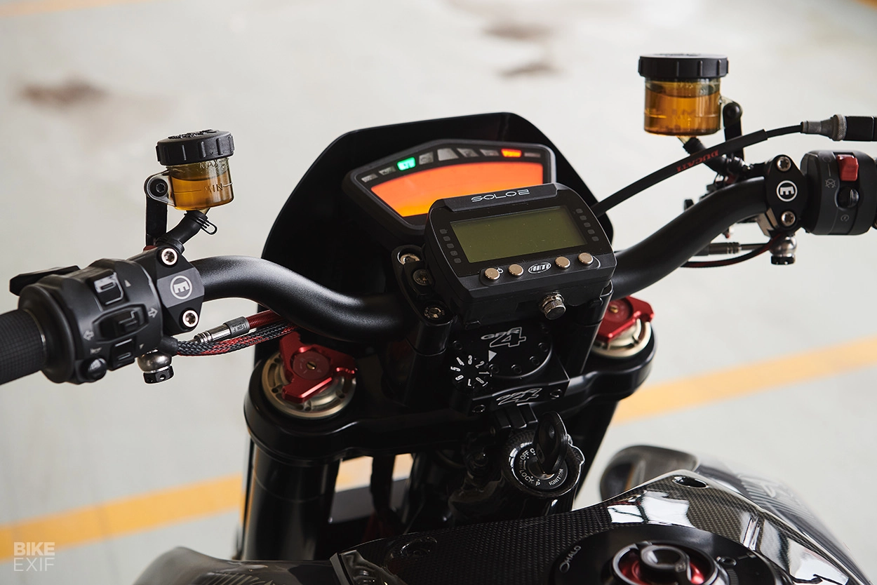 Ducati hypermotard độ phong cách flat tracker đến từ analog motorcycle - 7
