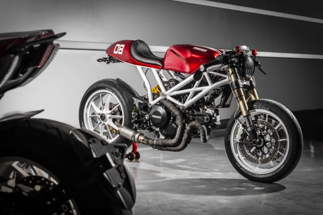Ducati monster 1100 evo lột xác từ đống phế liệu - 1